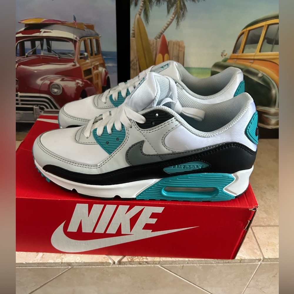 Women’s Air Max 90, Size 10
White/Cool Grey-Teal Nebula